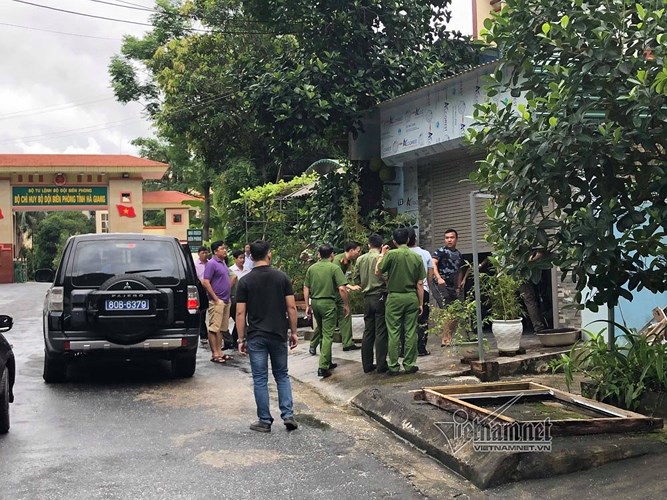 Ảnh: Công an Hà Giang và A83 khám nhà người sửa điểm thi Vũ Trọng Lương