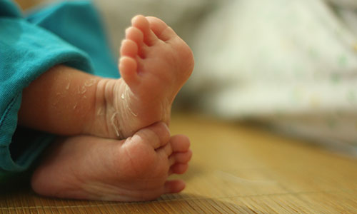 30 năm chữa vô sinh, vợ sốc khi biết người tình của chồng đã mang thai hộ