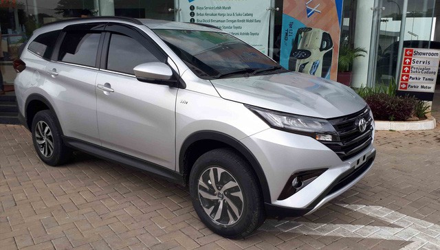 Xe 7 chỗ đua tranh ra mắt khách Việt, đa dạng từ giá rẻ đến cả tỷ đồng