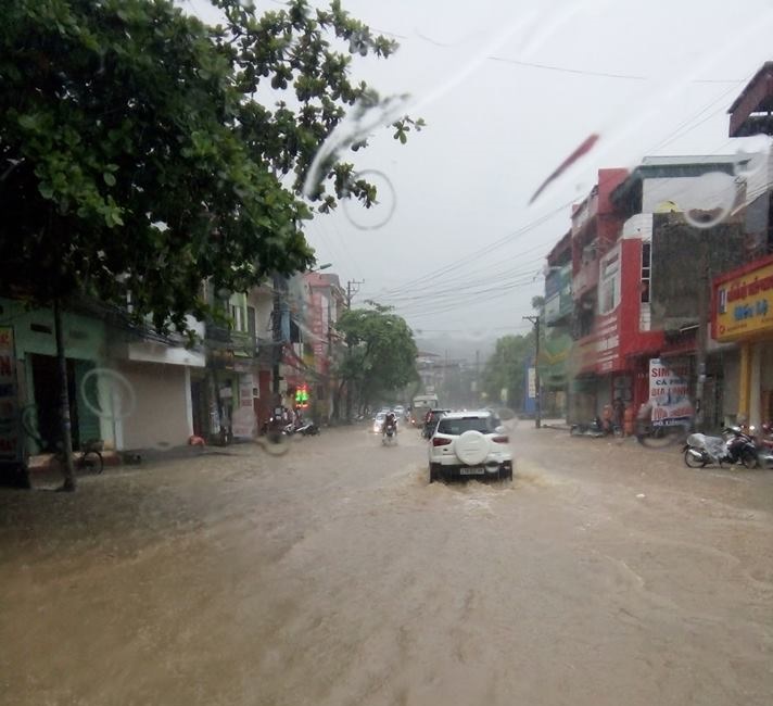 Yên Bái: Sập 1 cây cầu, di dời khẩn hơn 2.500 hộ dân