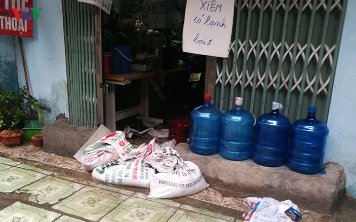 Hà Nội mưa trắng trời, nhiều phố thành sông