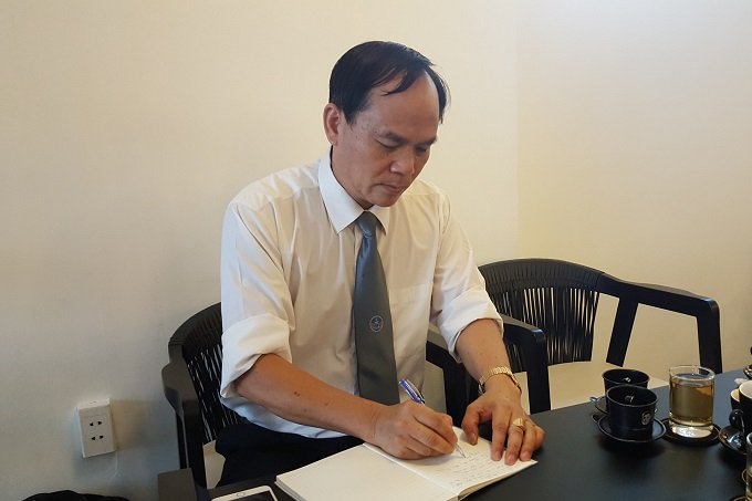 Cụ ông tuổi 80 nằng nặc đòi ly hôn vì nghi vợ ngoại tình