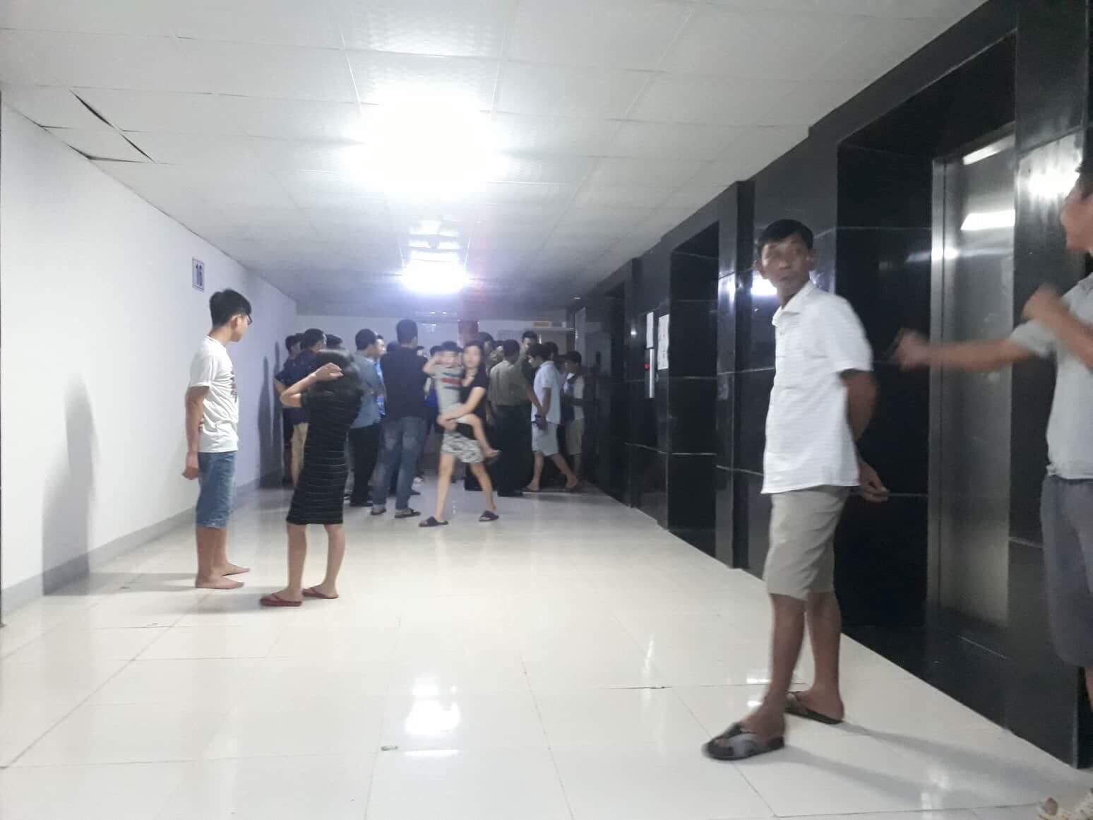 Vụ người mẹ nghi thắt cổ con và cháu ở Hà Nội: Nghe bà ấy hét tôi giết con rồi, mọi người vội lên phòng kiểm tra thì thấy cảnh rùng mình