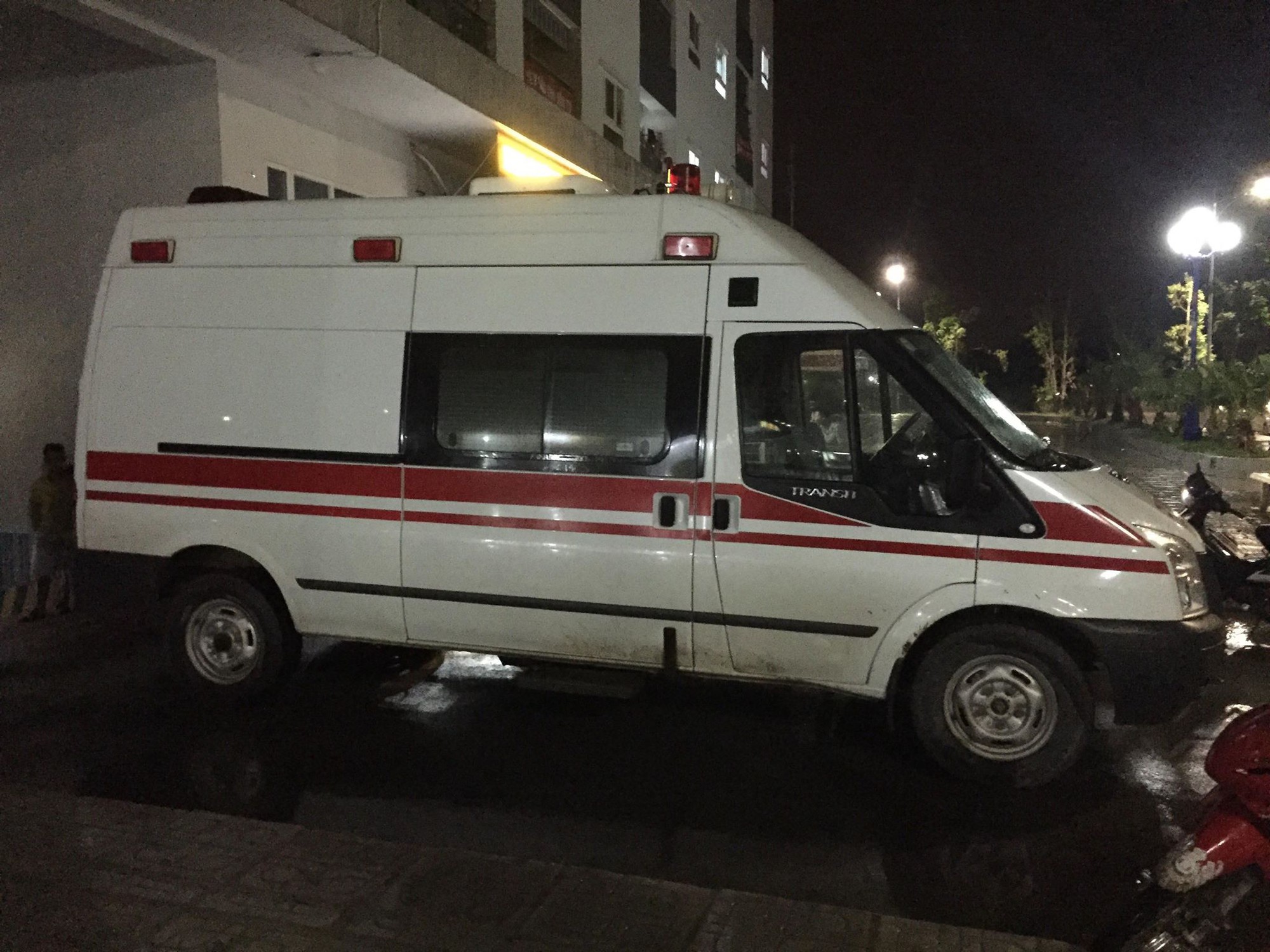 Vụ người mẹ nghi thắt cổ con và cháu ở Hà Nội: Nghe bà ấy hét tôi giết con rồi, mọi người vội lên phòng kiểm tra thì thấy cảnh rùng mình