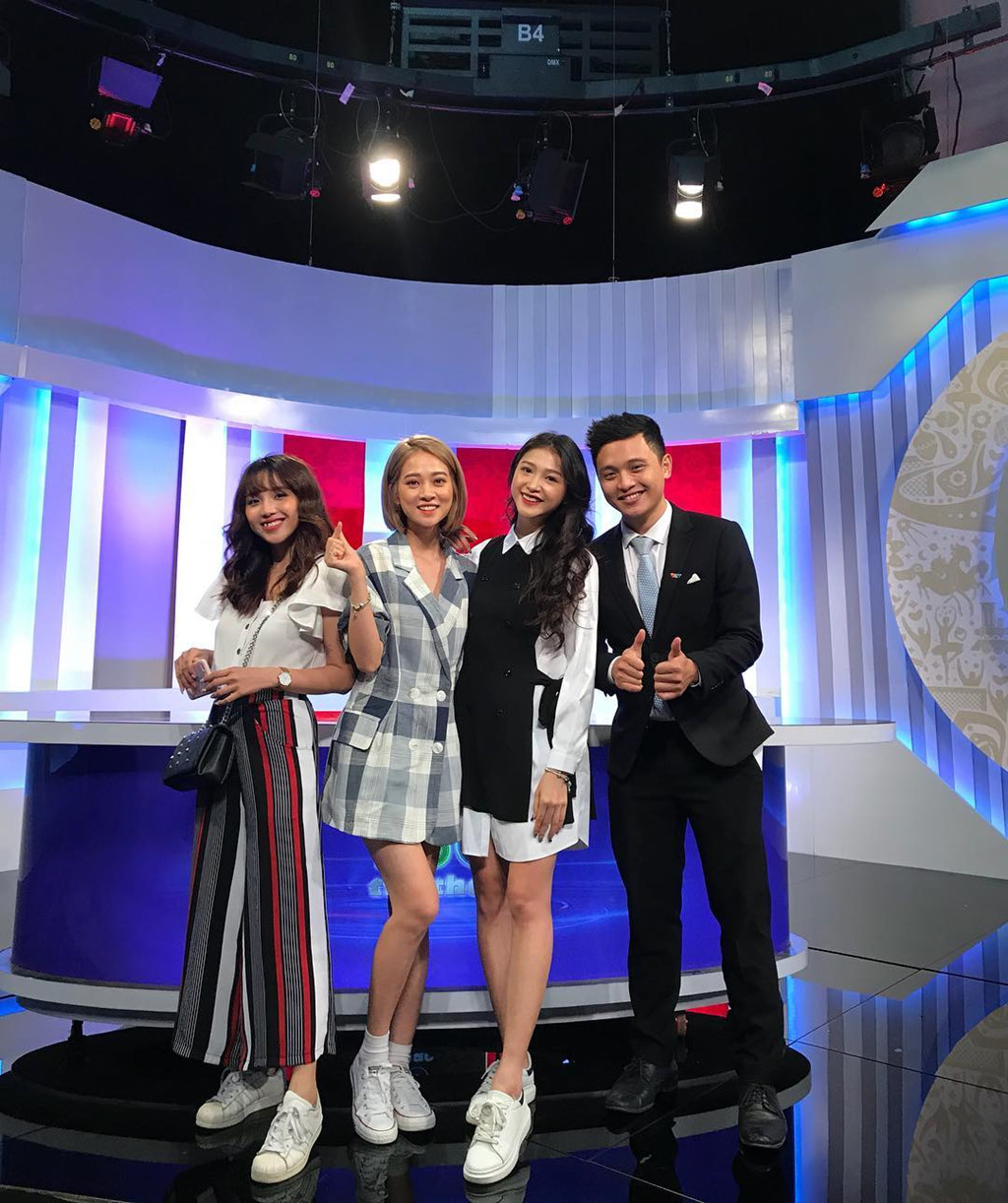 Chuyện hậu trường giờ mới kể của dàn hot girl Nóng cùng World Cup