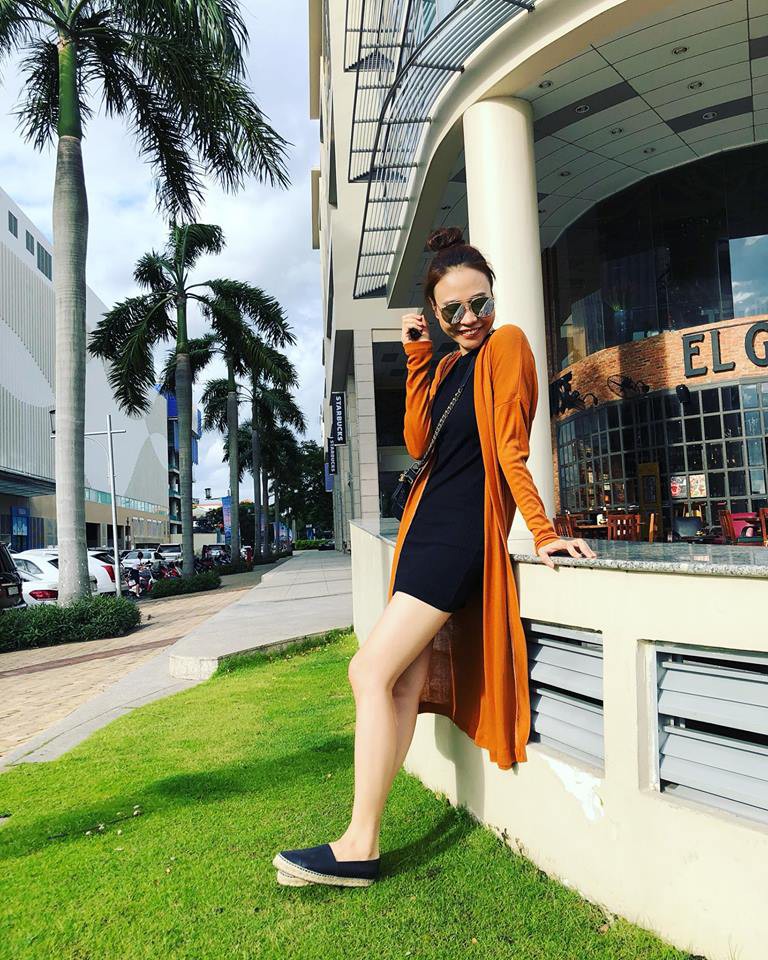 Phạm Quỳnh Anh và Elly Trần lên đồ cá tính chất lừ, đọ dáng gợi cảm trong street style tuần này