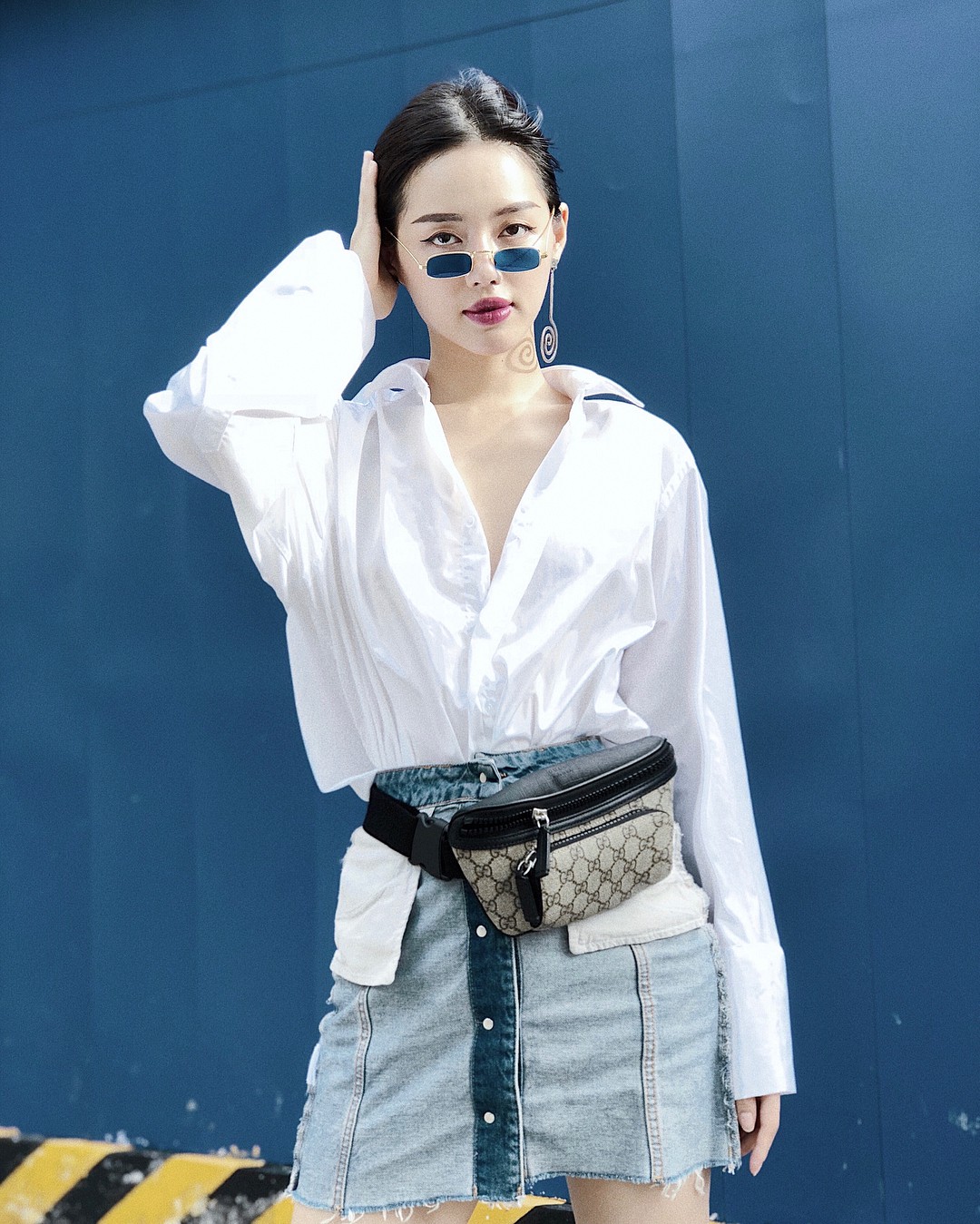 Phạm Quỳnh Anh và Elly Trần lên đồ cá tính chất lừ, đọ dáng gợi cảm trong street style tuần này