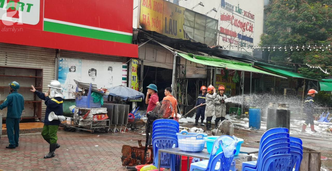 Hà Nội: Cháy cửa hàng ăn, một nạn nhân nữ đang mắc kẹt Hà Nội: Cháy cửa hàng ăn, một nạn nhân nữ đang mắc kẹt