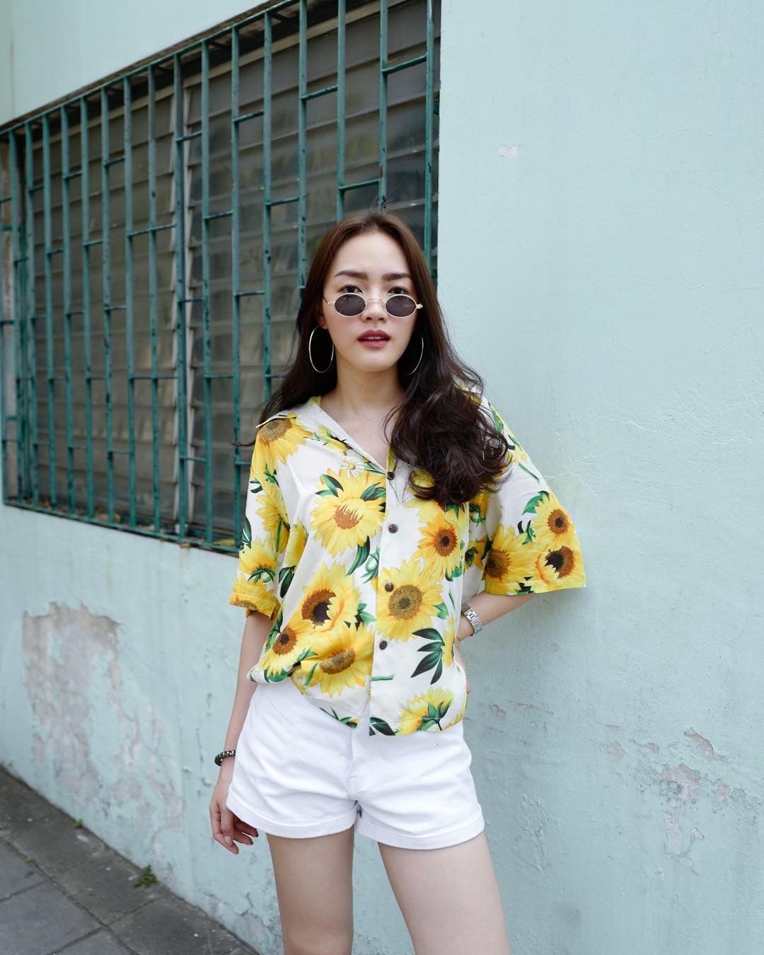 Say mê họa tiết hoa nhưng sợ diện lên sến sẩm và lòe loẹt, các nàng cứ tuân theo 7 tuyệt chiêu này là được Say mê họa tiết hoa nhưng sợ diện lên sến sẩm và lòe loẹt, các nàng cứ tuân theo 7 tuyệt chiêu này là được