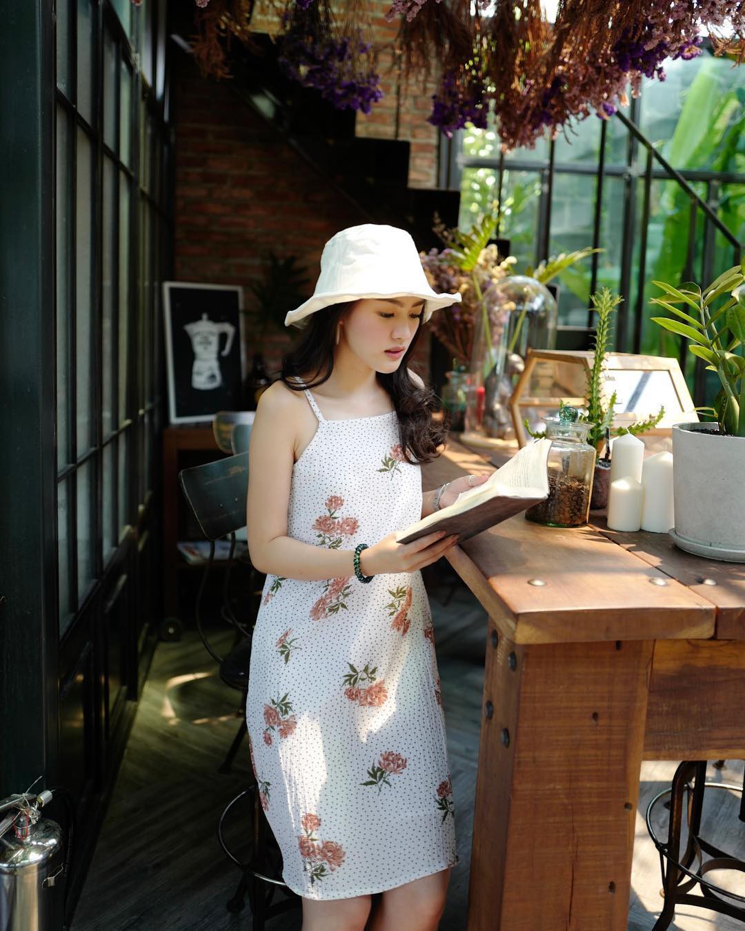Say mê họa tiết hoa nhưng sợ diện lên sến sẩm và lòe loẹt, các nàng cứ tuân theo 7 tuyệt chiêu này là được Say mê họa tiết hoa nhưng sợ diện lên sến sẩm và lòe loẹt, các nàng cứ tuân theo 7 tuyệt chiêu này là được