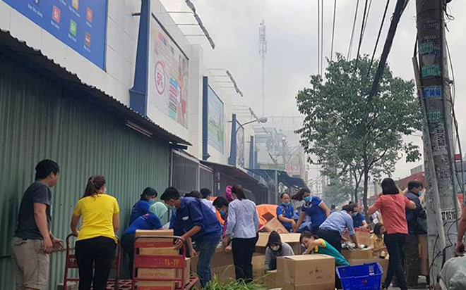 Cháy lớn gần siêu thị Co.op Mart Trường Chinh