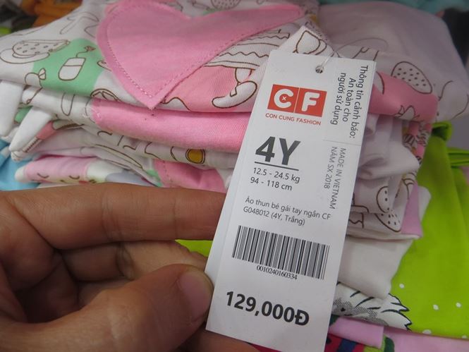 Kiểm tra chuỗi siêu thị Con Cưng sau nghi án đổi nhãn mác hàng