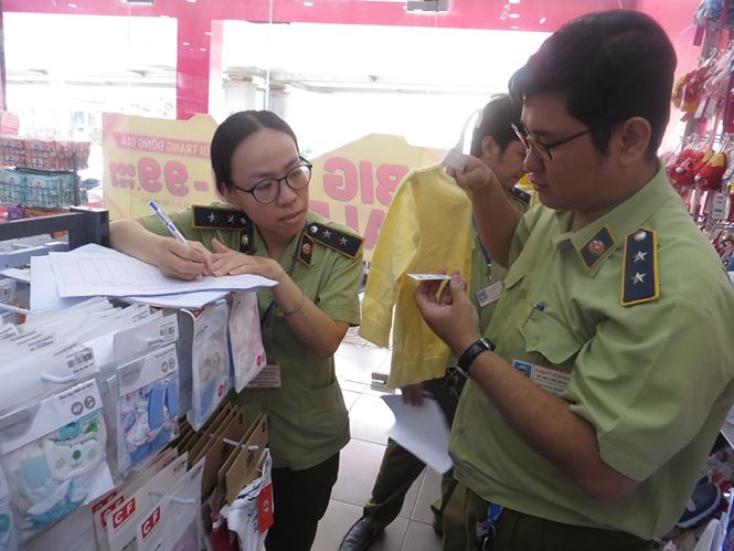 Kiểm tra chuỗi siêu thị Con Cưng sau nghi án đổi nhãn mác hàng