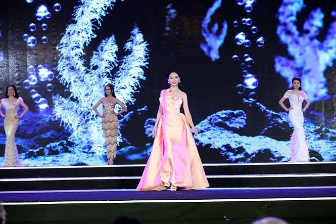 Clip: Dàn thí sinh rạng rỡ, tự tin trong đêm Chung khảo phía Bắc Hoa hậu Việt Nam 2018