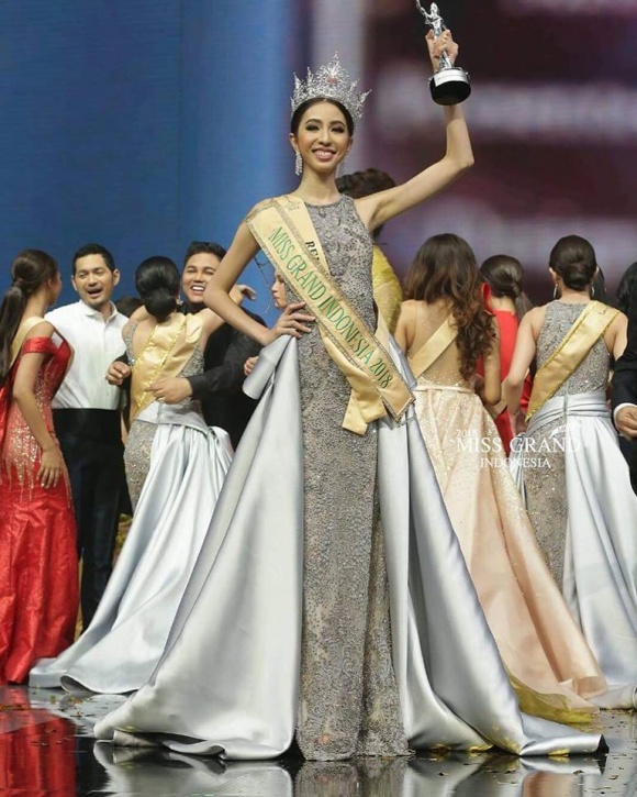 Tân Hoa hậu Hòa bình Indonesia 2018 gây thất vọng về nhan sắc Tân Hoa hậu Hòa bình Indonesia 2018 gây thất vọng về nhan sắc