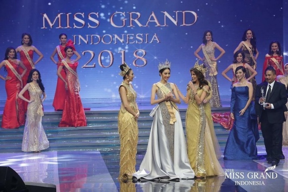 Tân Hoa hậu Hòa bình Indonesia 2018 gây thất vọng về nhan sắc Tân Hoa hậu Hòa bình Indonesia 2018 gây thất vọng về nhan sắc