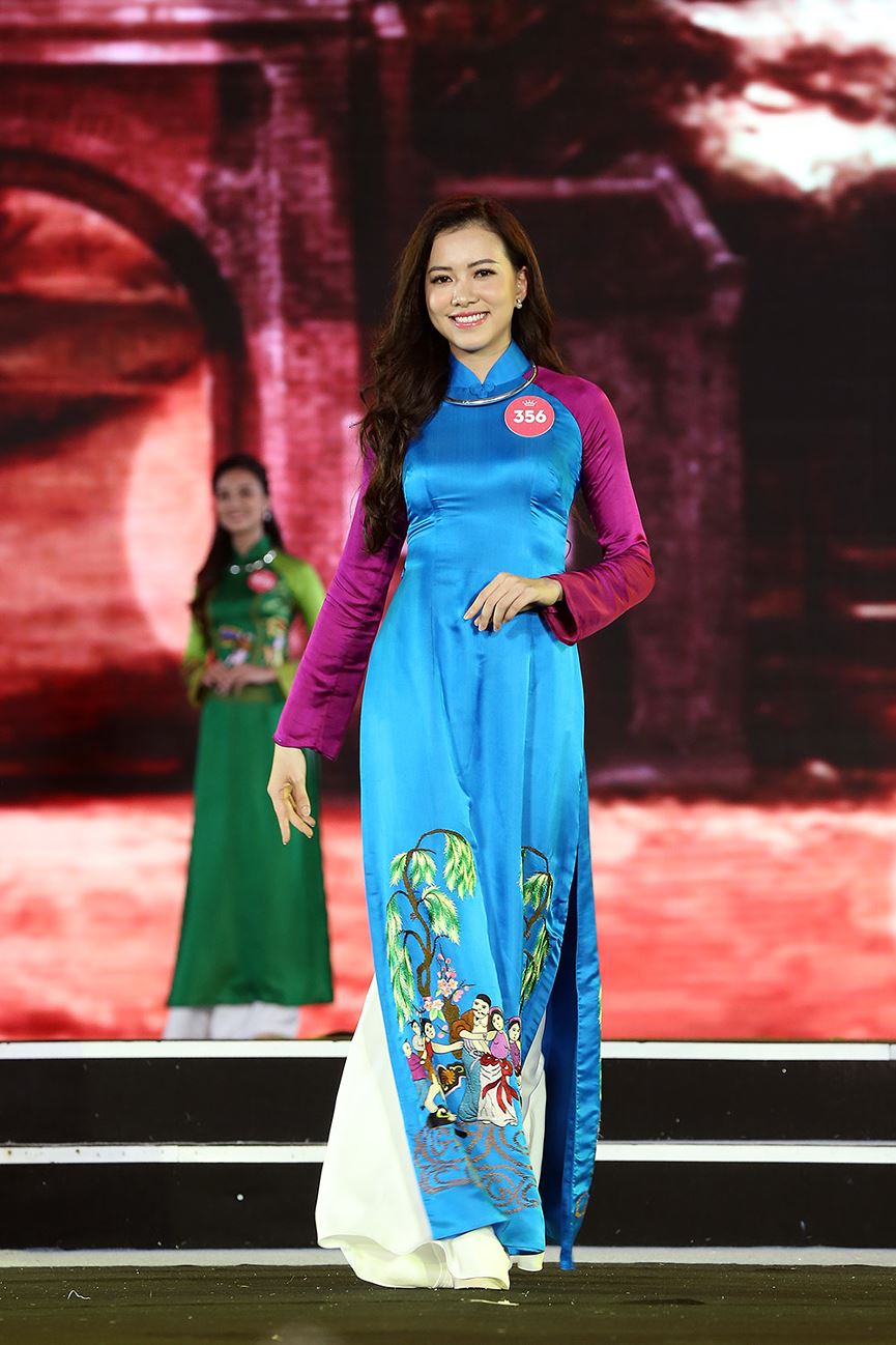 Hotgirl tặng hoa Tổng thống Donald Trump lọt top 25 gương mặt đi tiếp vào đêm Chung kết HHVN 2018