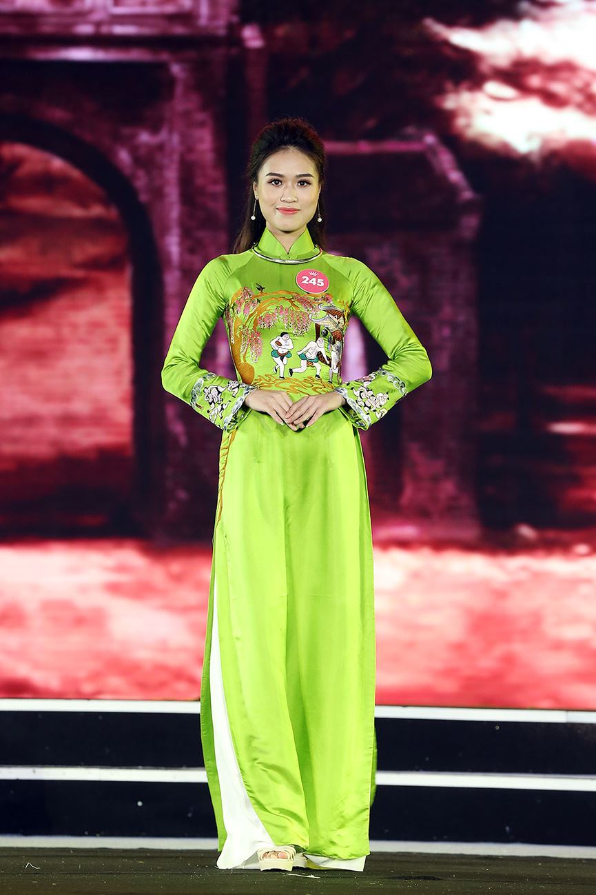 Hotgirl tặng hoa Tổng thống Donald Trump lọt top 25 gương mặt đi tiếp vào đêm Chung kết HHVN 2018