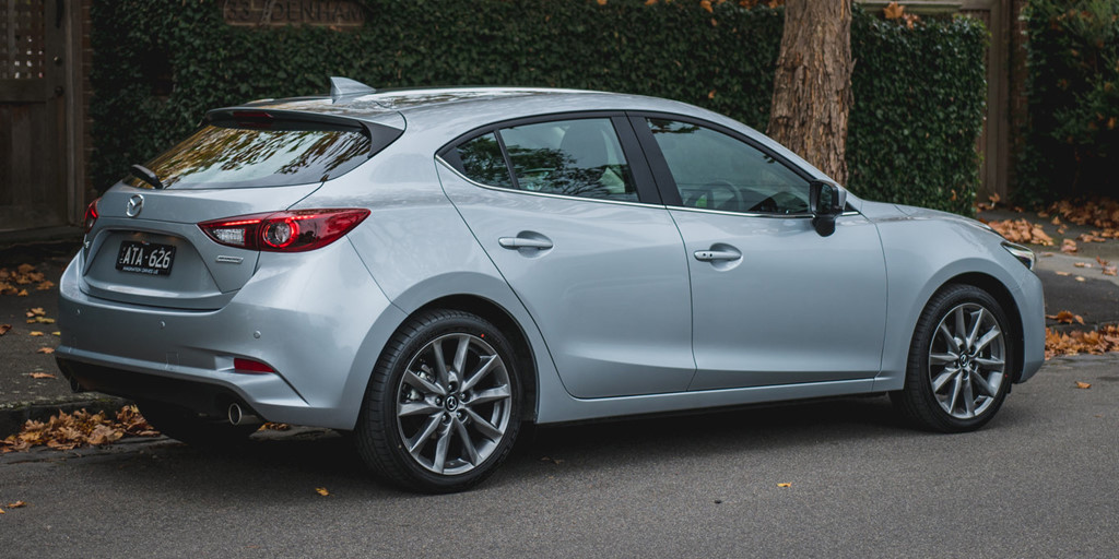 So sánh Honda Civic và Mazda 3 phiên bản 2018