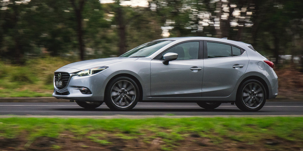 So sánh Honda Civic và Mazda 3 phiên bản 2018