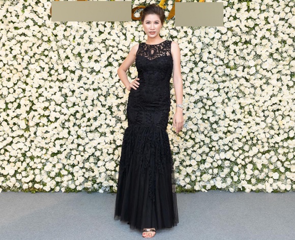 Kwon Sang Woo lịch lãm ở tuổi 42, Khánh My cân cả dàn sao với đầm in hình nam tài tử