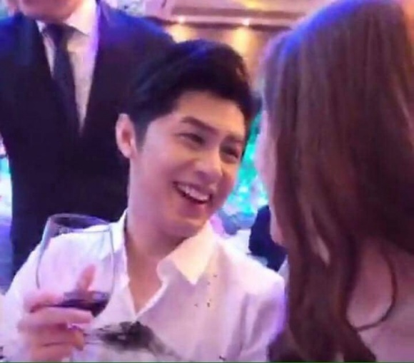 Noo Phước Thịnh lộ ảnh ôm hôn Mai Phương Thúy tại đám cưới Á hậu Tú Anh Noo Phước Thịnh lộ ảnh ôm hôn Mai Phương Thúy tại đám cưới Á hậu Tú Anh