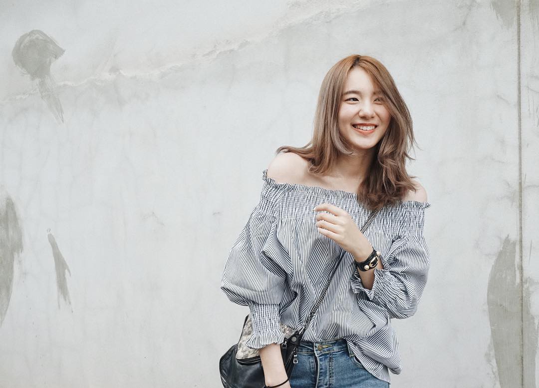 Vòng 1 nhỏ vẫn diện đồ quyến rũ chết người nếu các nàng áp dụng 4 chiêu hack dáng này