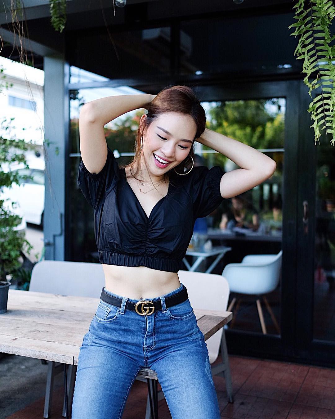 Vòng 1 nhỏ vẫn diện đồ quyến rũ chết người nếu các nàng áp dụng 4 chiêu hack dáng này