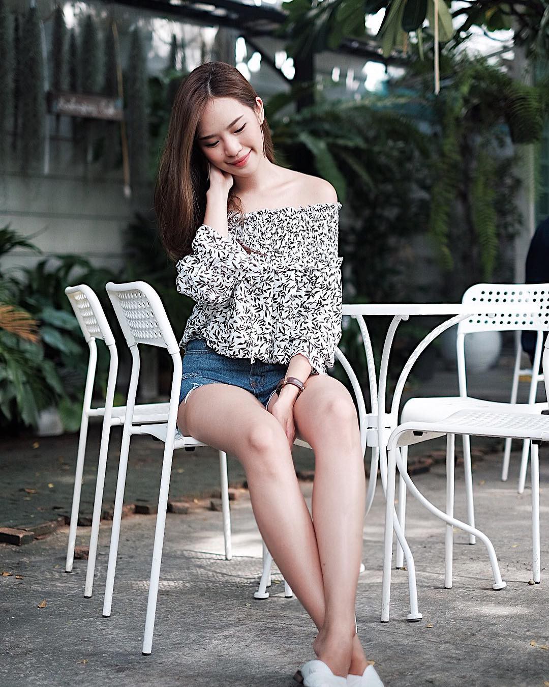 Vòng 1 nhỏ vẫn diện đồ quyến rũ chết người nếu các nàng áp dụng 4 chiêu hack dáng này