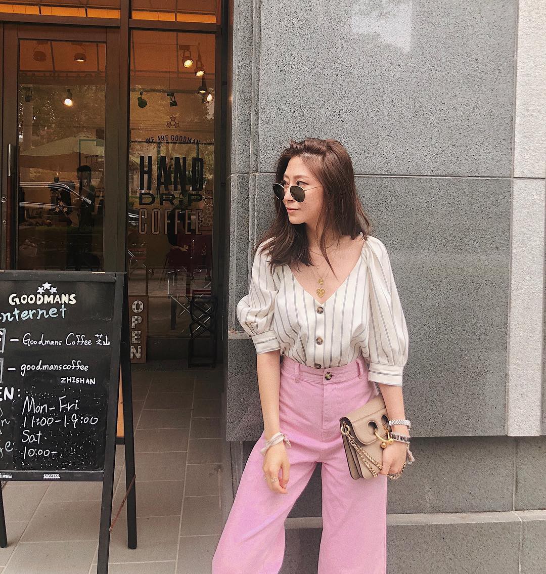 Vòng 1 nhỏ vẫn diện đồ quyến rũ chết người nếu các nàng áp dụng 4 chiêu hack dáng này