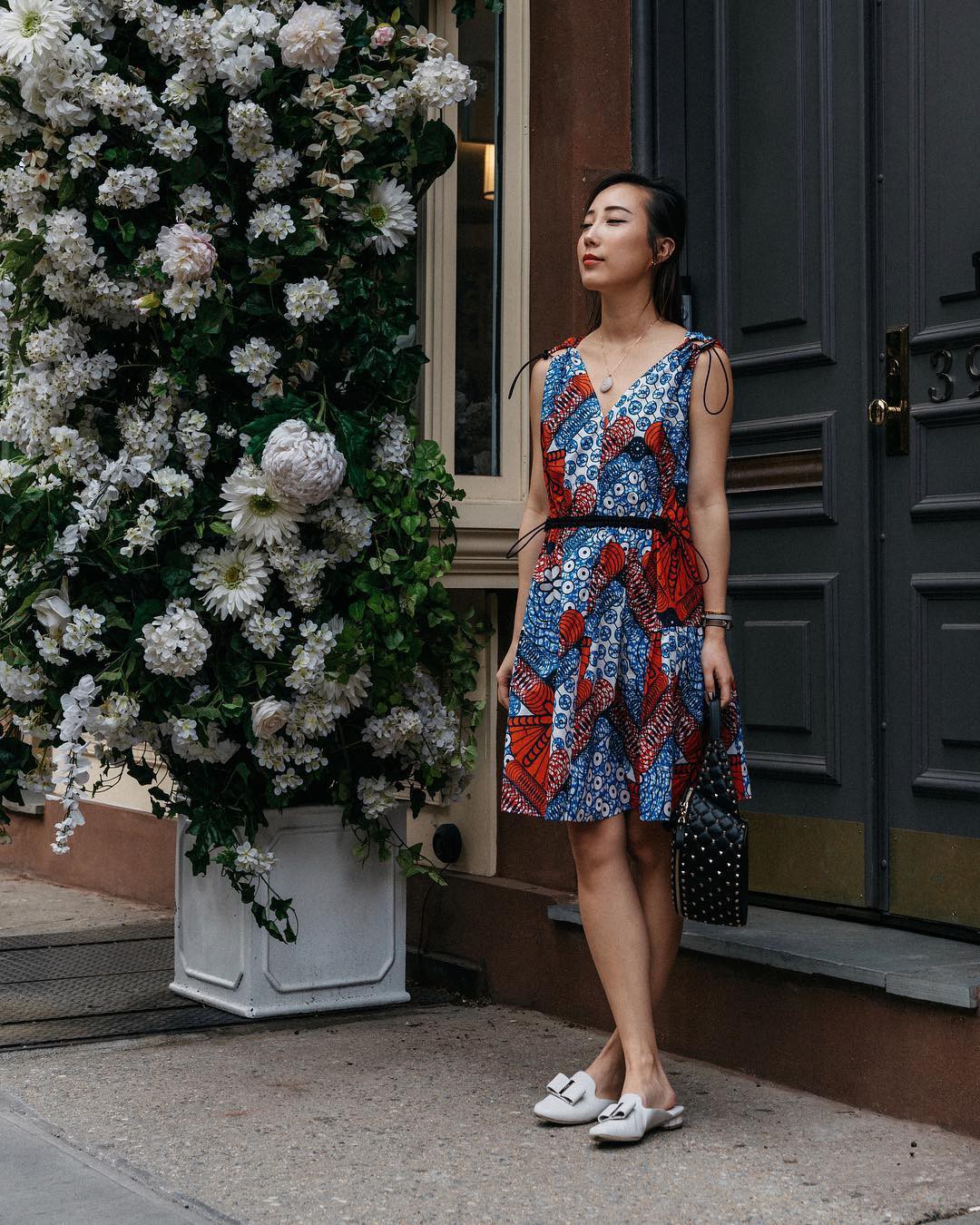 Vòng 1 nhỏ vẫn diện đồ quyến rũ chết người nếu các nàng áp dụng 4 chiêu hack dáng này