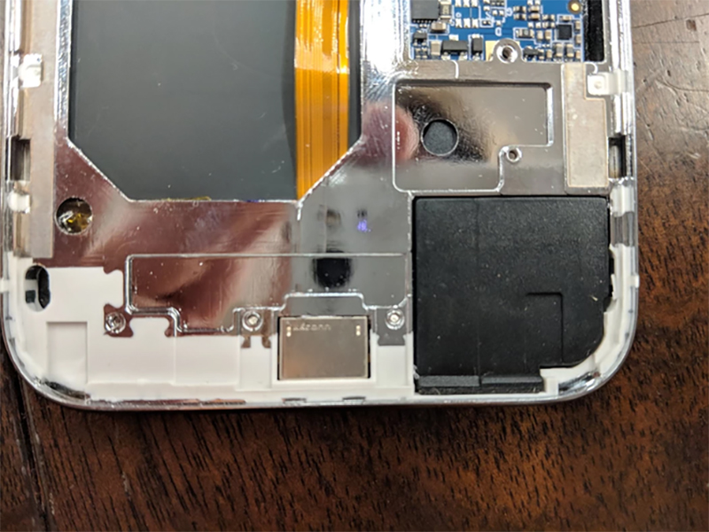 Mổ bụng iPhone X giá 2 triệu, xuất xứ Trung Quốc: một ổ malware độc hại không hơn không kém, tránh xa bằng mọi giá Mổ bụng iPhone X giá 2 triệu, xuất xứ Trung Quốc: một ổ malware độc hại không hơn không kém, tránh xa bằng mọi giá