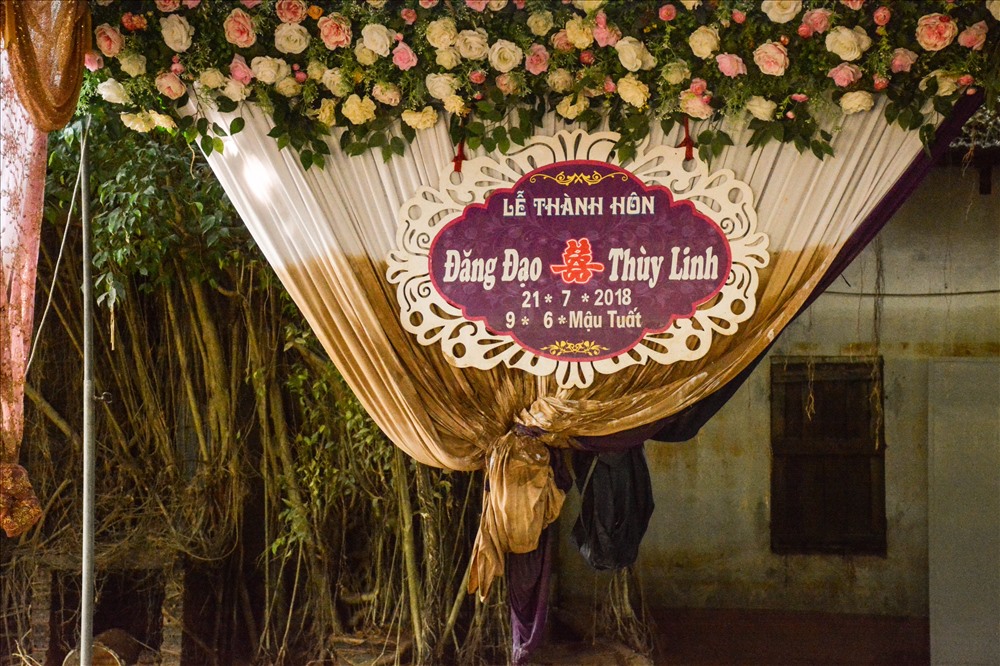 Nỗi buồn đám cưới ngày lũ: Vợ ơi, anh không đón vợ được rồi! Nỗi buồn đám cưới ngày lũ: Vợ ơi, anh không đón vợ được rồi!