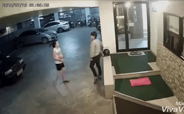 Nam thanh niên đánh cô gái chảy máu dưới hầm gửi xe, đoạn clip hé lộ diễn biến trước đó