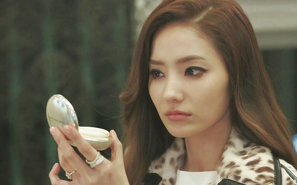 Bị đồng nghiệp xấu tính khích bác trước mặt mẹ chồng mà tôi vẫn phải im lặng chỉ vì trước đó đã nặng lời với bà