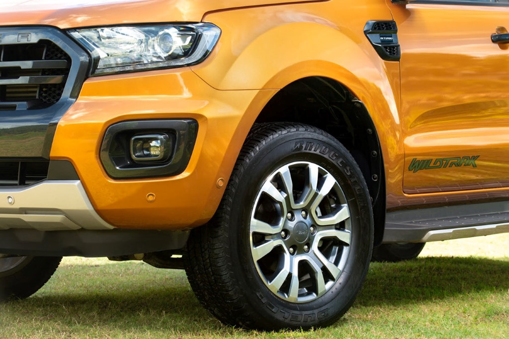 Ford Ranger 2019 giá từ 17.640 USD tại Thái Lan