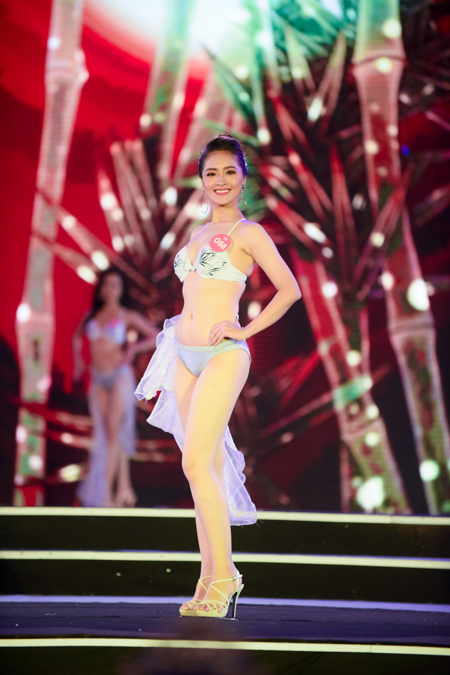 Mãn nhãn với màn trình diễn bikini siêu nóng bỏng của 38 thí sinh trong đêm Chung khảo phía Bắc