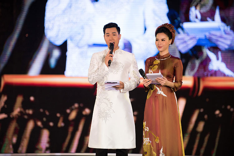 MC chung khảo phía Bắc HHVN 2018 tiết lộ thí sinh bị ngất khi chạy chương trình MC chung khảo phía Bắc HHVN 2018 tiết lộ thí sinh bị ngất khi chạy chương trình