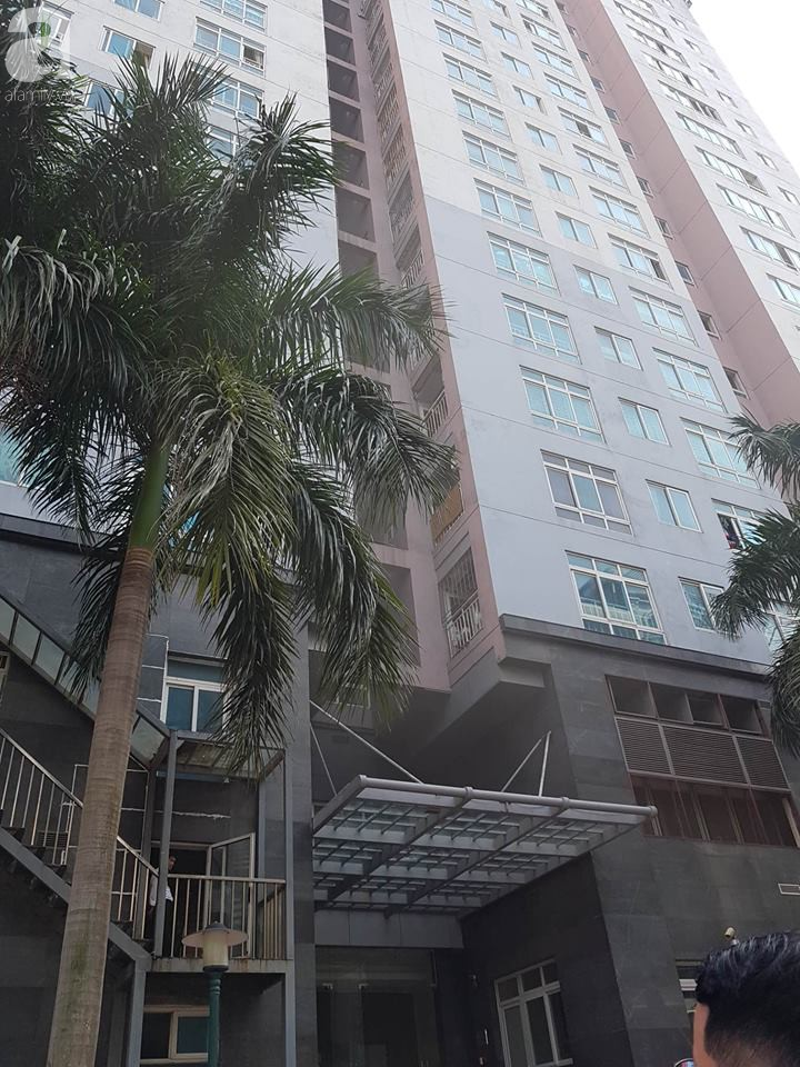 Hà Nội: Cháy chung cư trên mặt đường Hoàng Đạo Thúy, người dân hoảng loạn