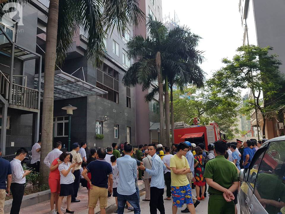 Hà Nội: Cháy chung cư trên mặt đường Hoàng Đạo Thúy, người dân hoảng loạn