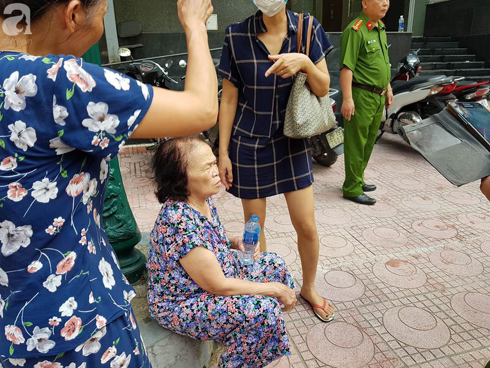 Hà Nội: Cháy chung cư trên mặt đường Hoàng Đạo Thúy, người dân hoảng loạn