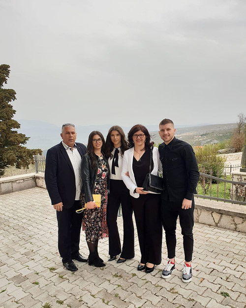 Sao trẻ tuyển Croatia trả nợ cho 500 đồng hương