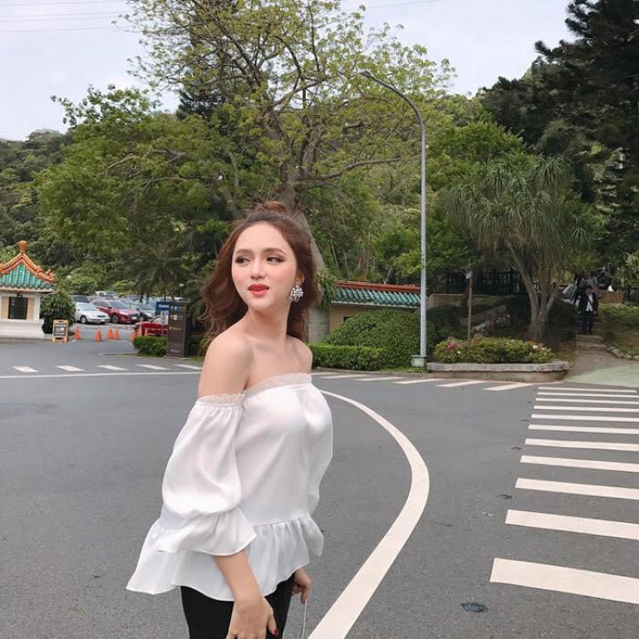 Có gì đặc biệt ở chiếc áo mãi không hết mốt được sao Việt diện suốt cả mùa hè?