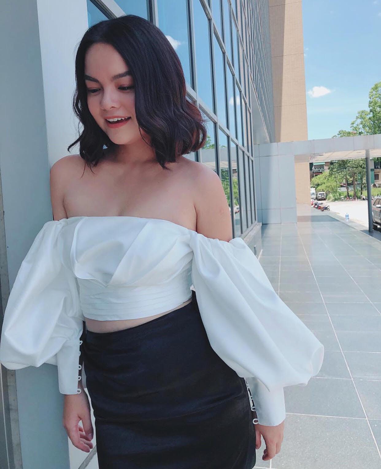 Có gì đặc biệt ở chiếc áo mãi không hết mốt được sao Việt diện suốt cả mùa hè?