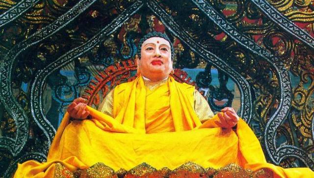 Phật Tổ phim Tây Du Ký 1986: Có 3 con gái xinh đẹp, tự nhận là phận nô bộc trong nhà Phật Tổ phim Tây Du Ký 1986: Có 3 con gái xinh đẹp, tự nhận là phận nô bộc trong nhà