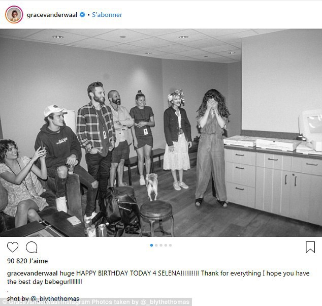 Trăm công ngàn việc, Taylor Swift vẫn không quên làm bánh sinh nhật cực dễ thương tặng Selena Gomez