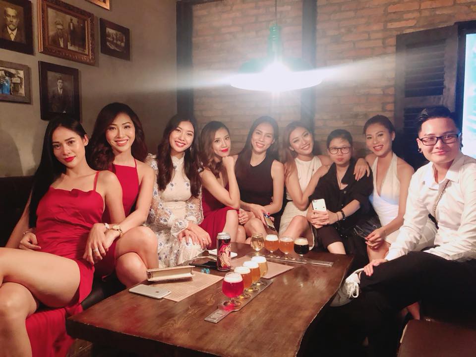 Đụng mặt Lan Khuê và tình cũ John Tuấn Nguyễn, Thúy Vân tảng lờ như không quen