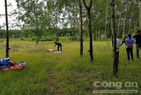 Vụ thi thể trong bao tải ở rừng cao su: Nạn nhân là nữ, đã chết nhiều ngày