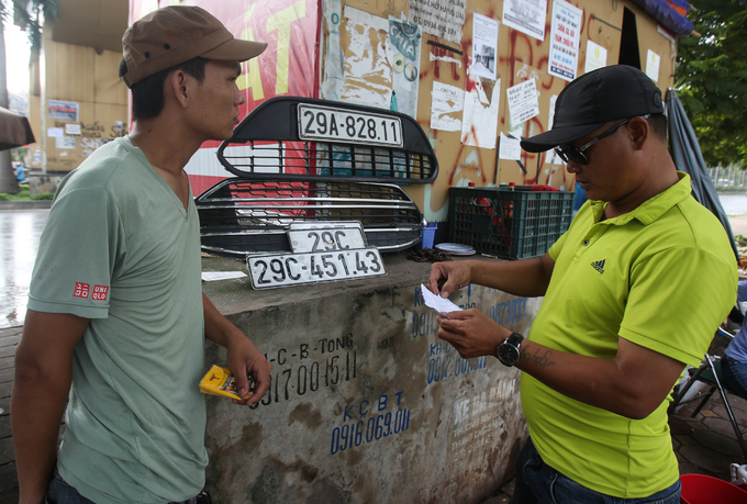 Chuộc biển số ôtô - dịch vụ nở rộ mùa mưa tại Việt Nam