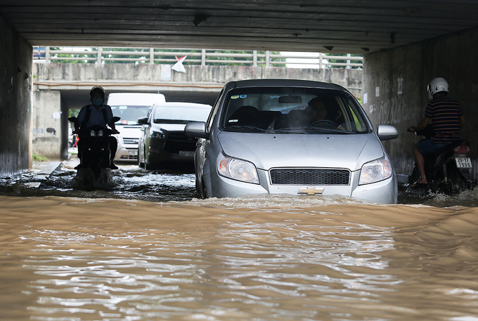 Chuộc biển số ôtô - dịch vụ nở rộ mùa mưa tại Việt Nam
